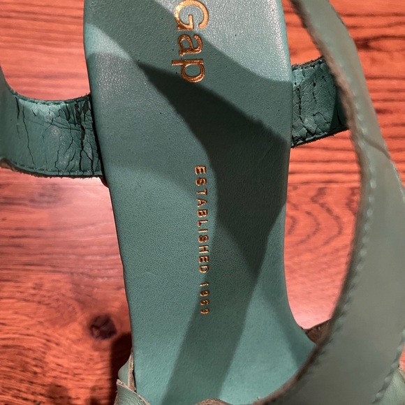 Cute colorful platform sandals. - Picture 2 of 9